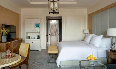 Deluxe Room - City View, King