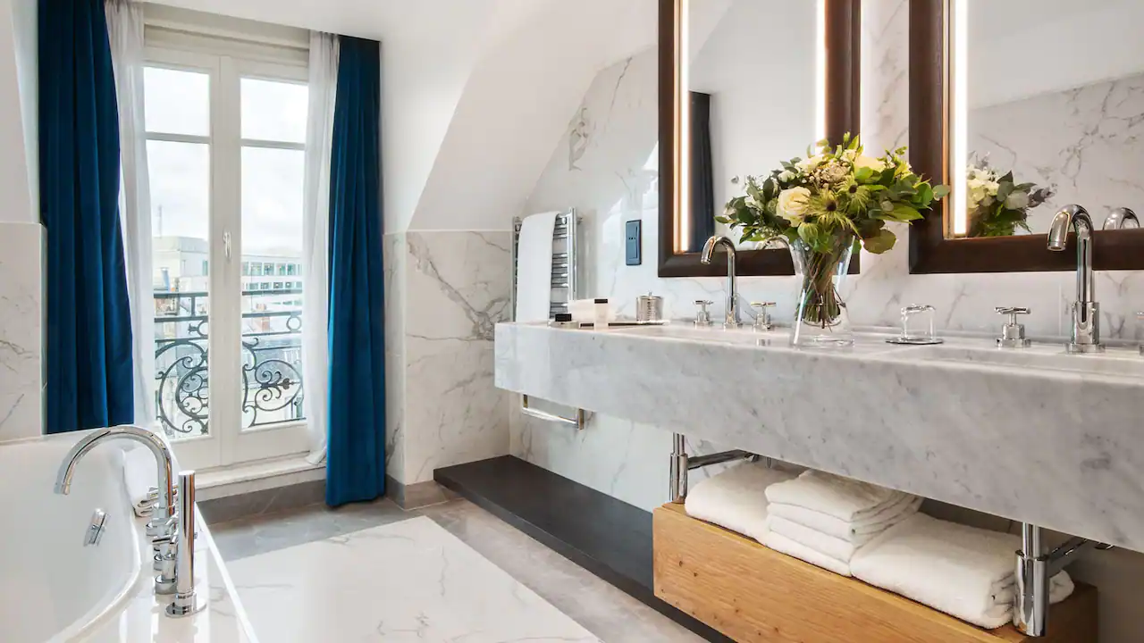 Eiffel Tower Suite