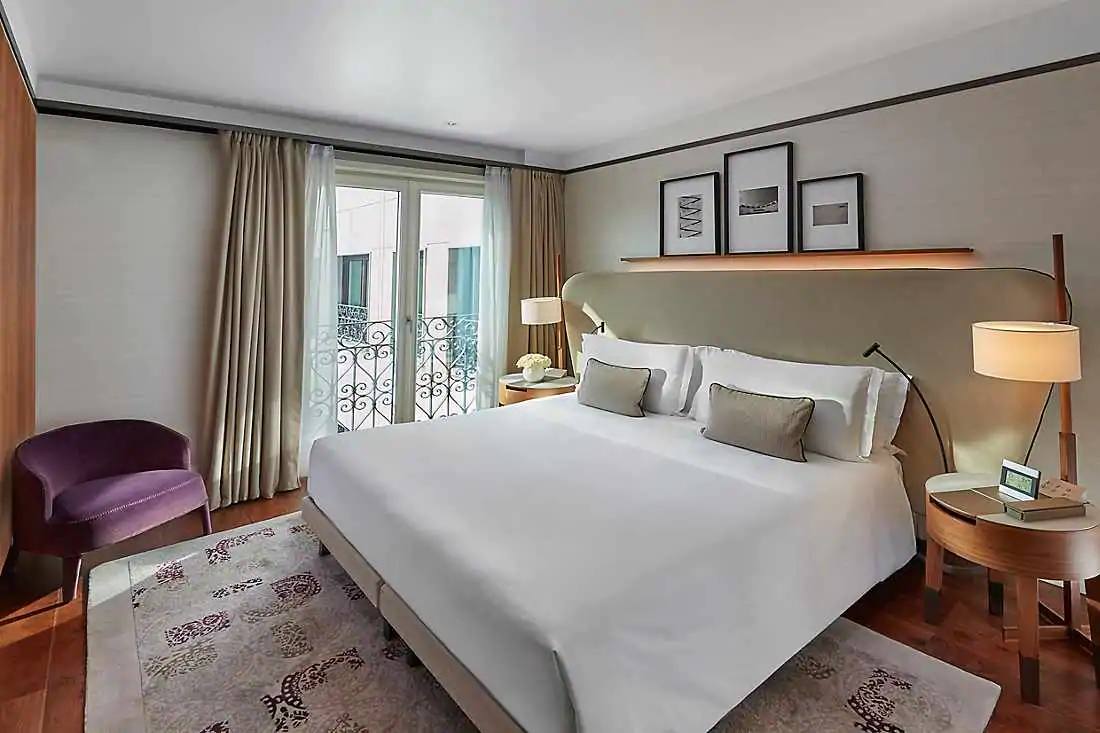 Deluxe Suite