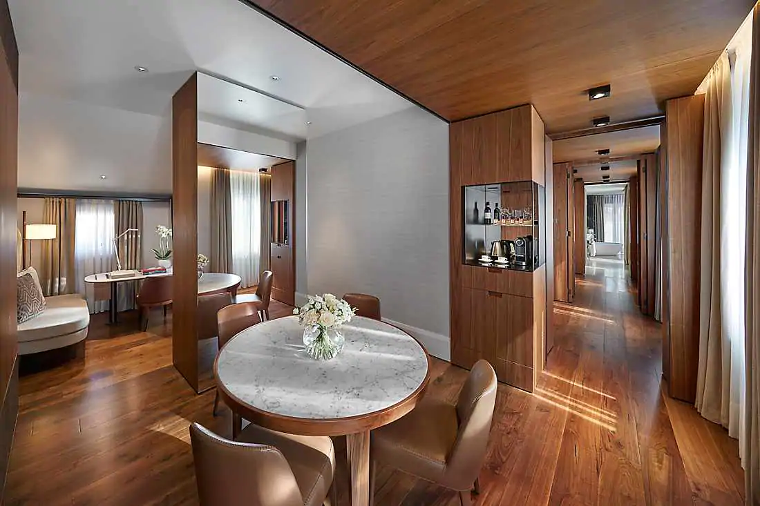 Deluxe Terrace Suite