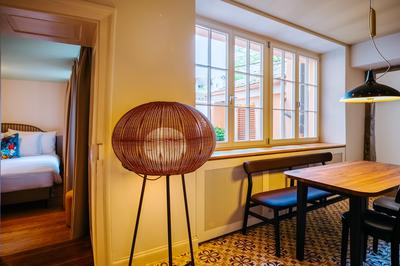 Historic Three Bedroom Apartment with Patio