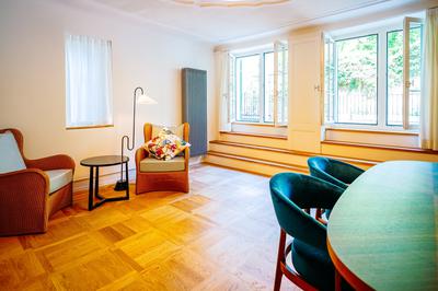 Historic Three Bedroom Apartment with Patio