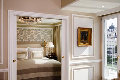 Signature Suite with Balcony