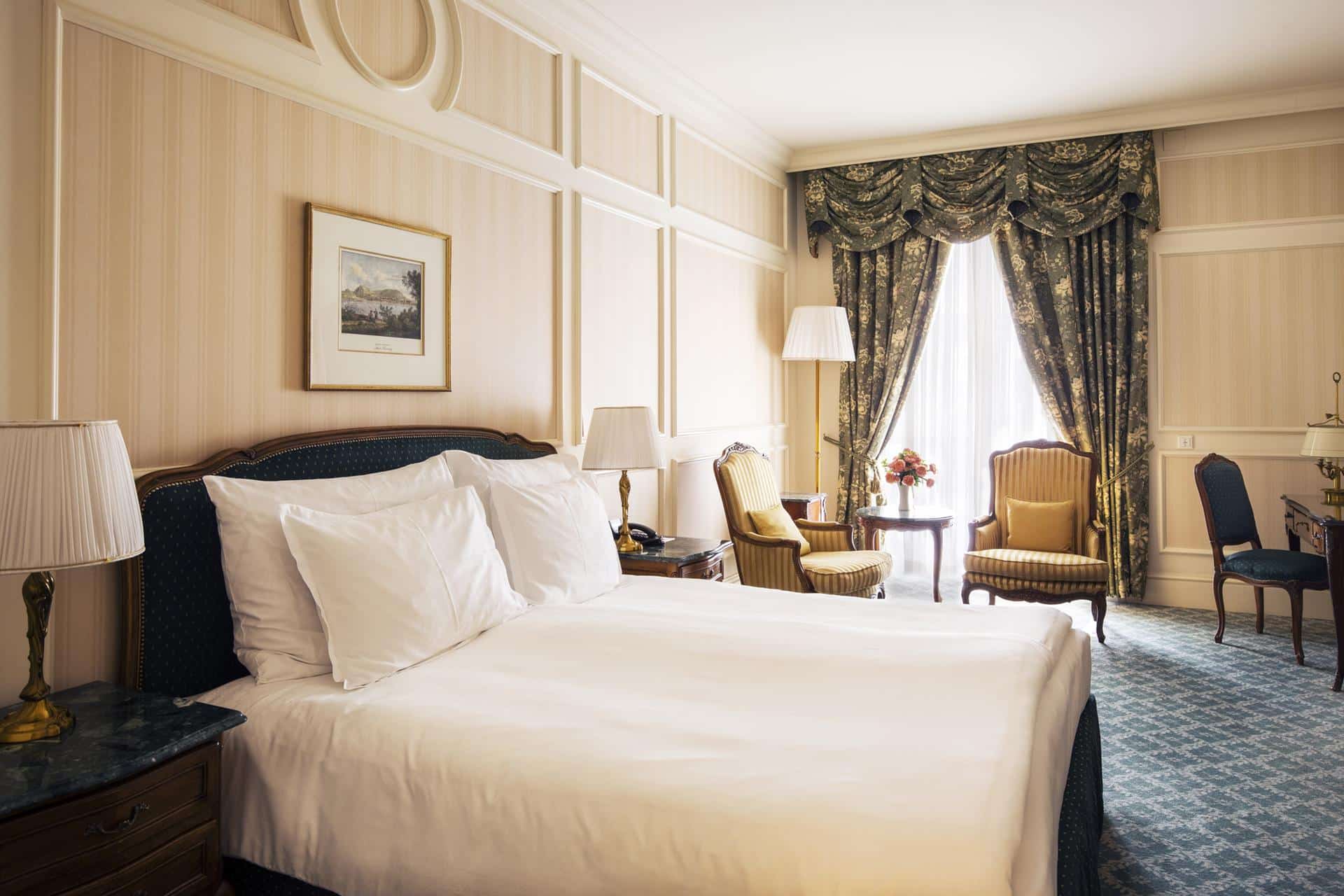 1 King Bed Premium City View