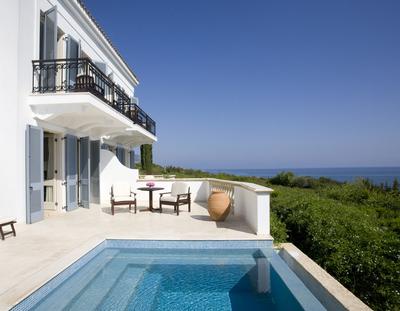 Interconnecting Junior Suite With Pool and Garden Studio