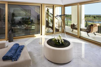 Presidential Golf View Suite