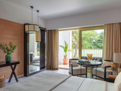 Deluxe Room with Balcony, King