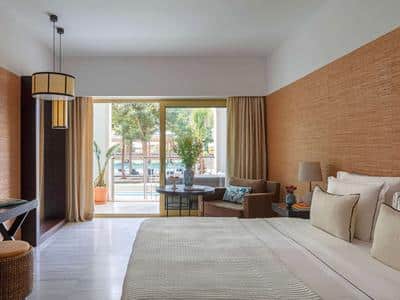 Signature Room - Terrace with Pool Access