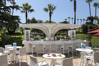 Outside Bar