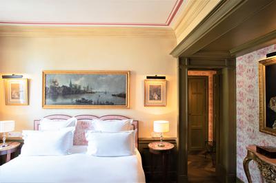 Classic Village Room