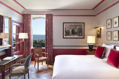 Superior Valley Room