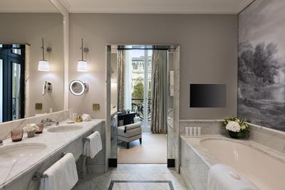 George V Signature Suite