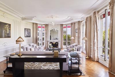 Arc de Triomphe Signature Suite