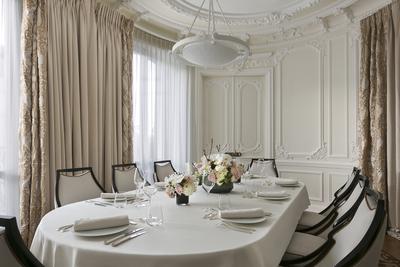 Arc de Triomphe Signature Suite