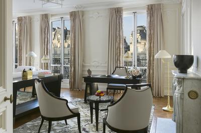 Arc de Triomphe Signature Suite