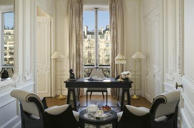 Champs-Elysées Signature Suite