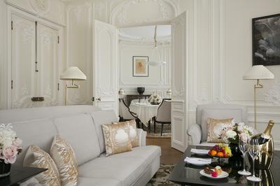 Champs-Elysées Signature Suite
