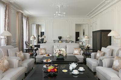 Arc de Triomphe Signature Suite