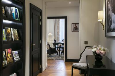 Champs-Elysées Signature Suite