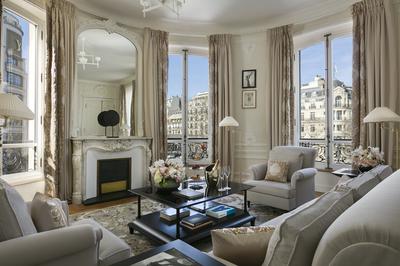 Champs-Elysées Signature Suite