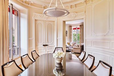 Champs-Elysées Signature Suite