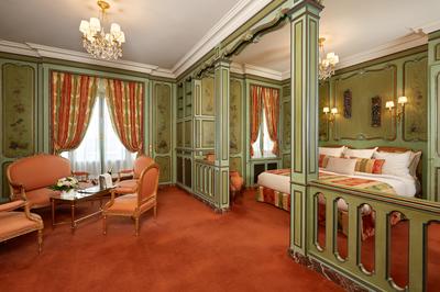 Eiffel Tower Deluxe Junior Suite