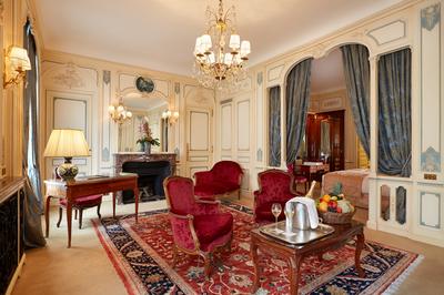 Signature Suite Living Room