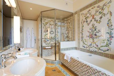 Suite Presidential Bath - _Hotel Raphael Paris - 509-2