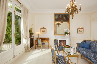 Suite Arc de Triomphe Living Room - _Hotel Raphael Paris - 601 (old)-2