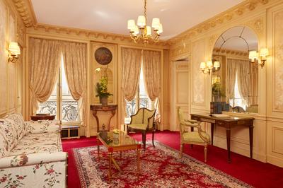 Executive Suite Living Room