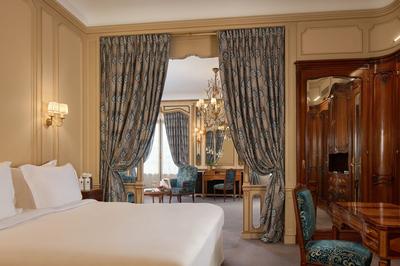 Signature Suite
