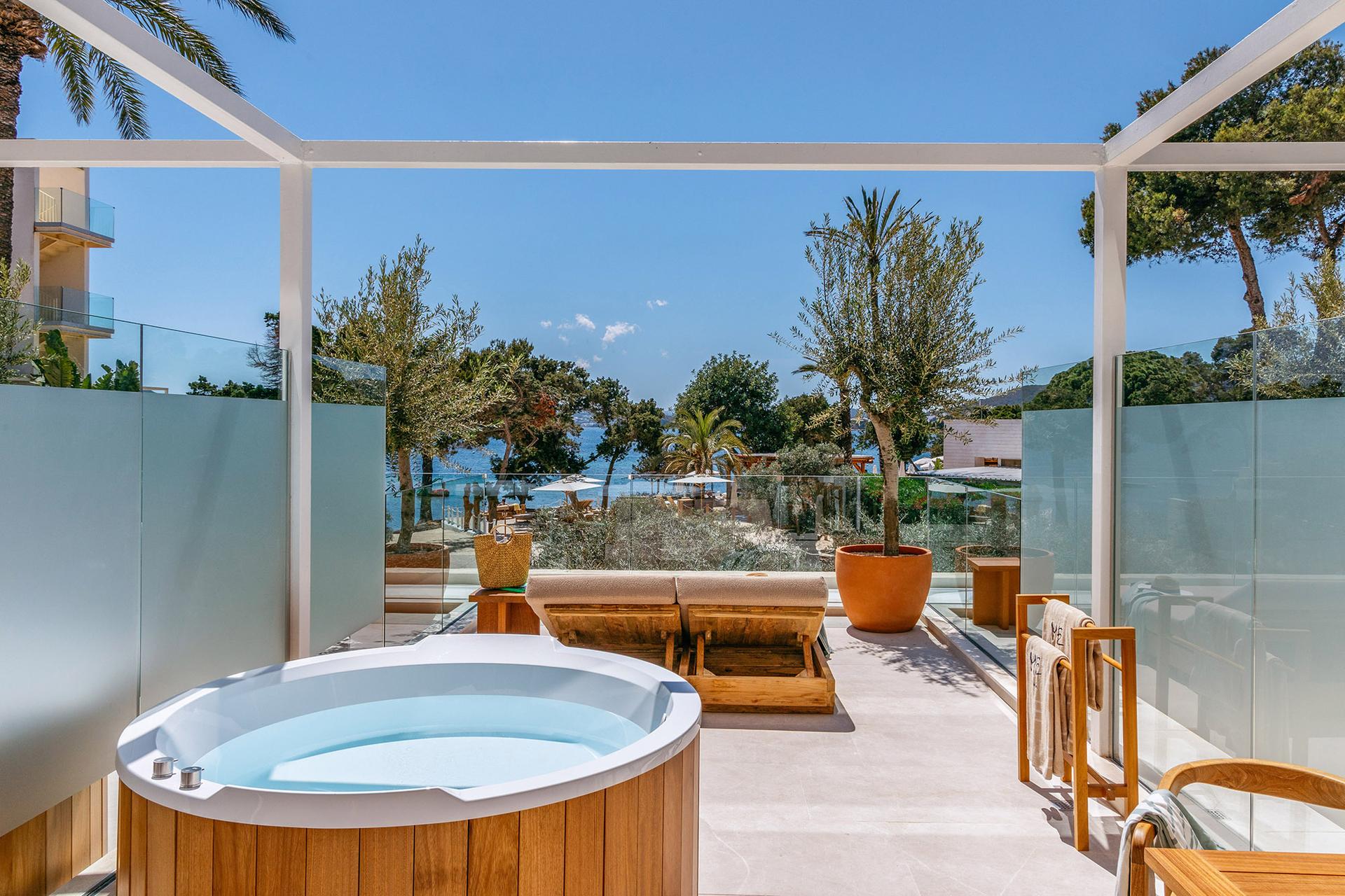 Beyond ME+ Junior Suite with Terrace Tub