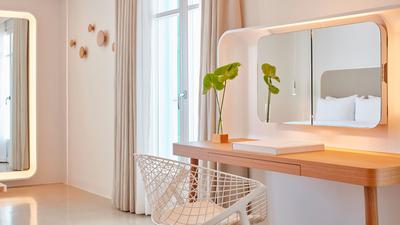 Honeymoon Suite