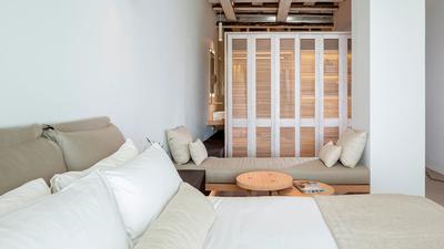 Bachelor Suite