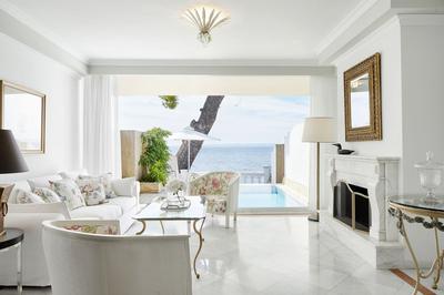 Executive Pool Suite