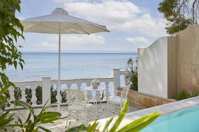 Executive Pool Suite