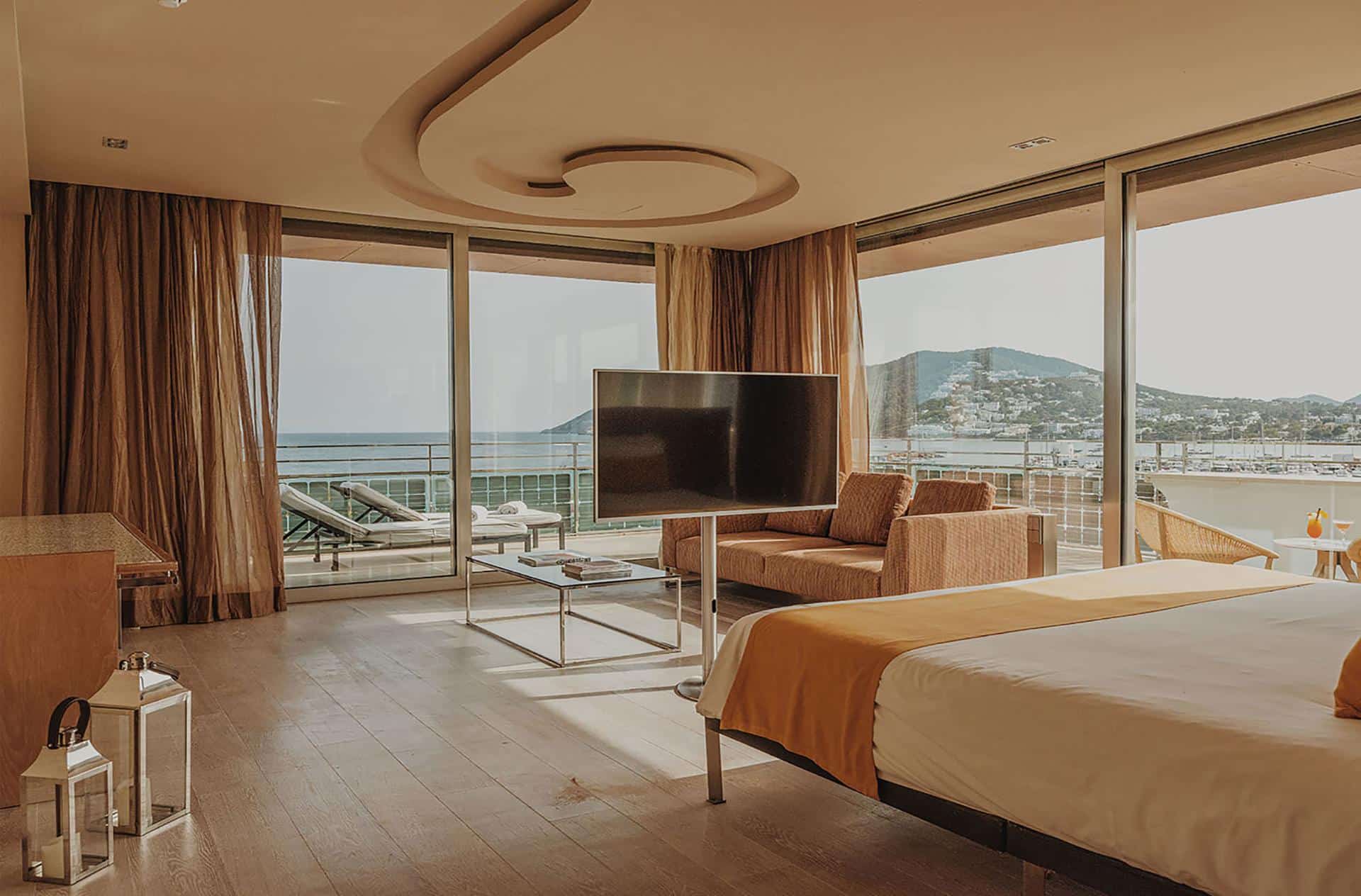 Cloud 9 Corner Suite