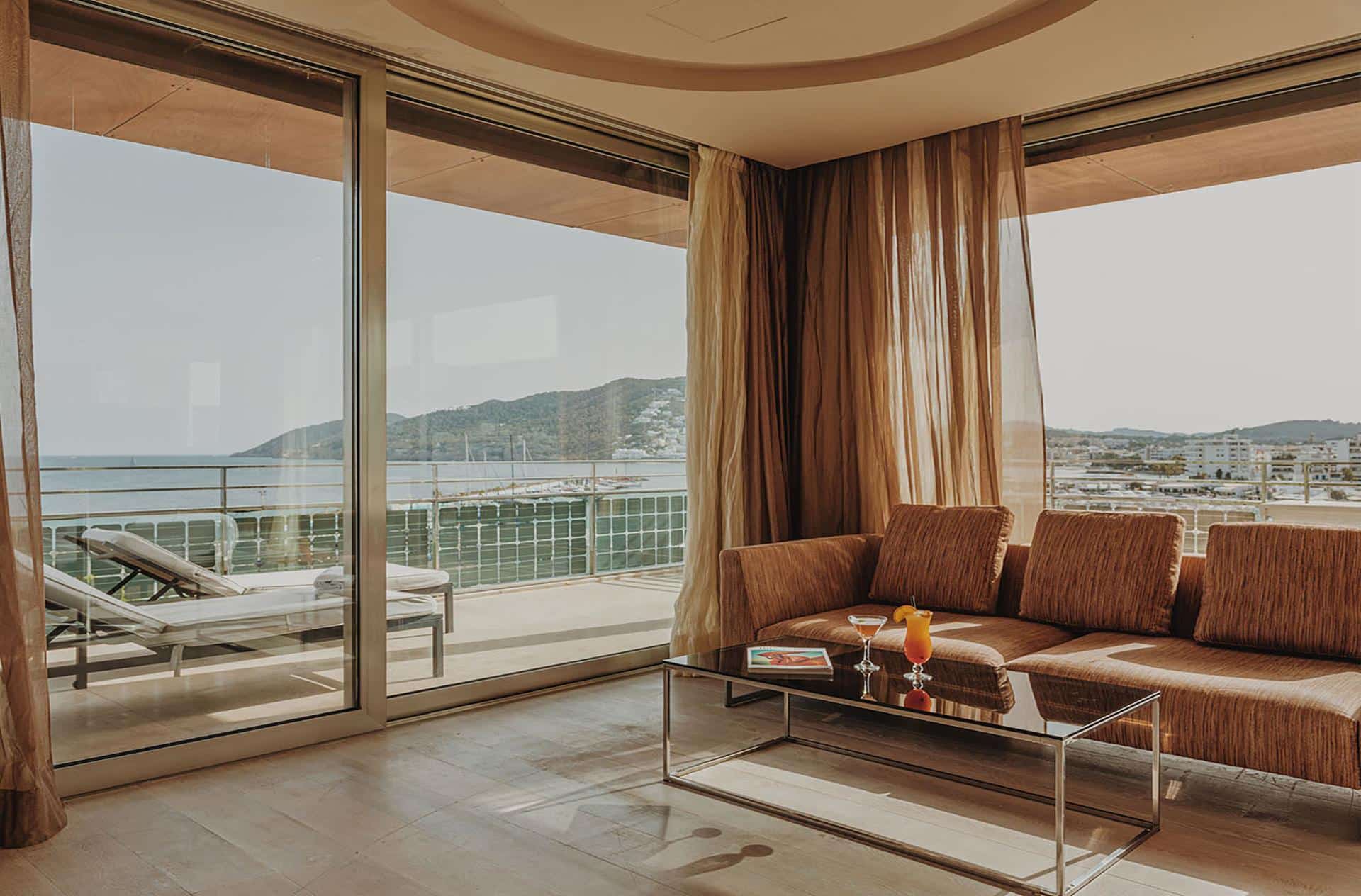 Cloud 9 Corner Suite