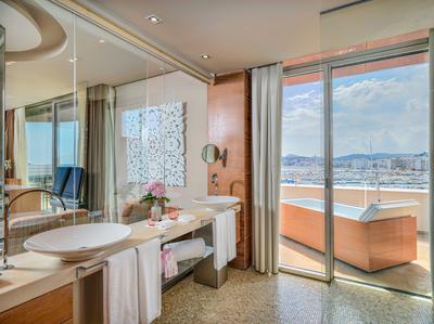 Cloud 9  Suite - Sea View