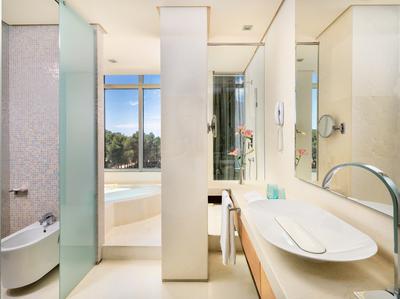 Corner Suite