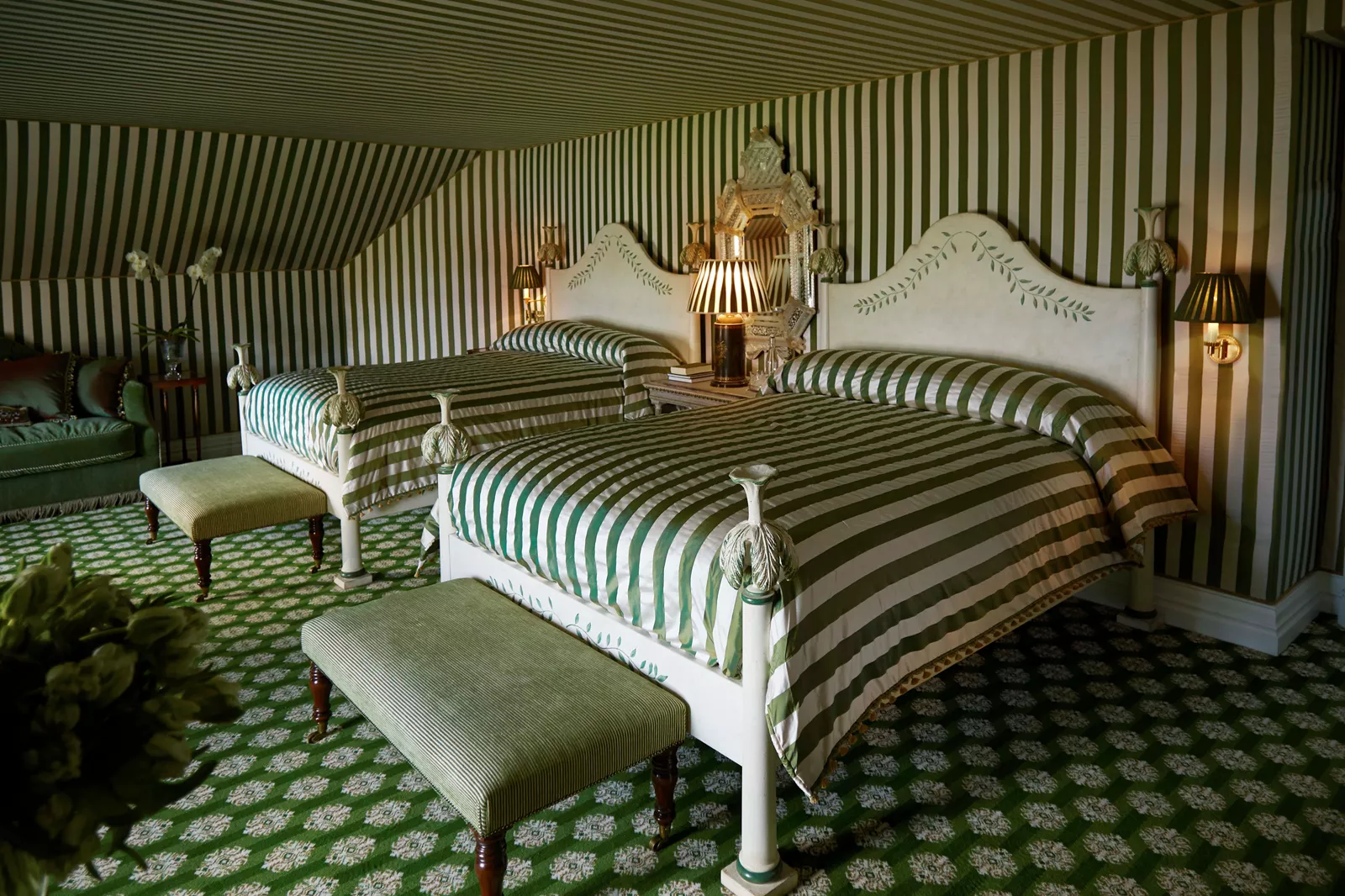 Deluxe Queen Family Room