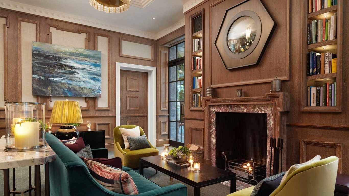 Carriage House Lounge