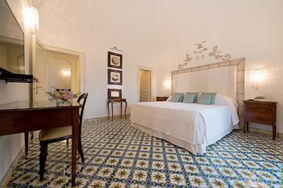Suite, Front Sea View