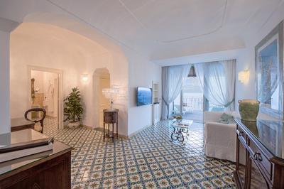 Suite, Front Sea View