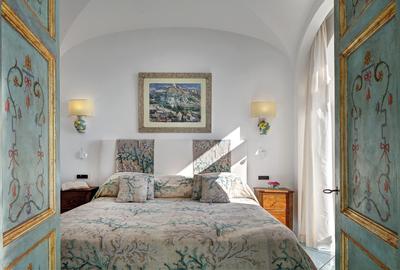Suite, Front Sea View