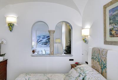 Suite, Front Sea View
