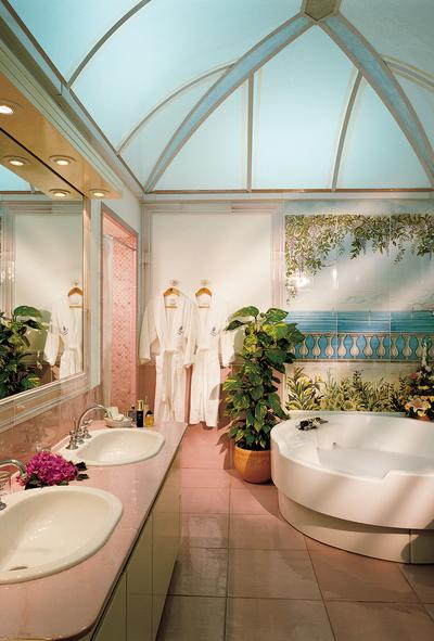 Suite, Front Sea View