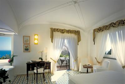 Deluxe Double, Front Sea View