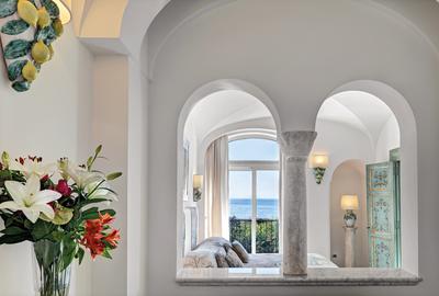 Suite, Front Sea View