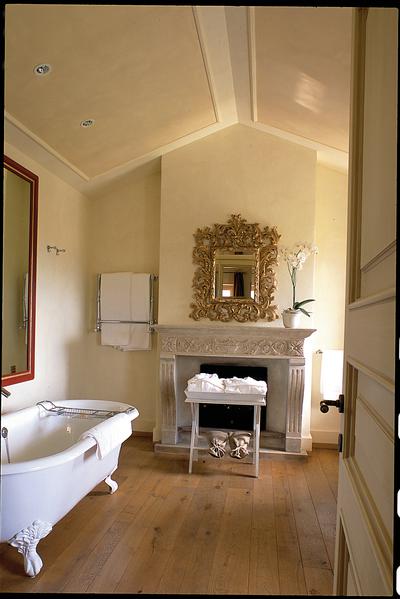 Deluxe Bathroom